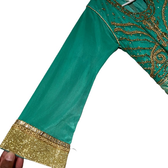 Nepali Indian Dress Arnarkali Kurta embellished - Picture 5 of 12